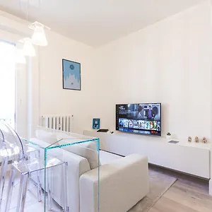 With Balcony - Collection Apartment Milan